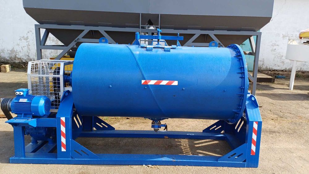 Млин  кульовий для помолу сипучих твердих  матеріалів.