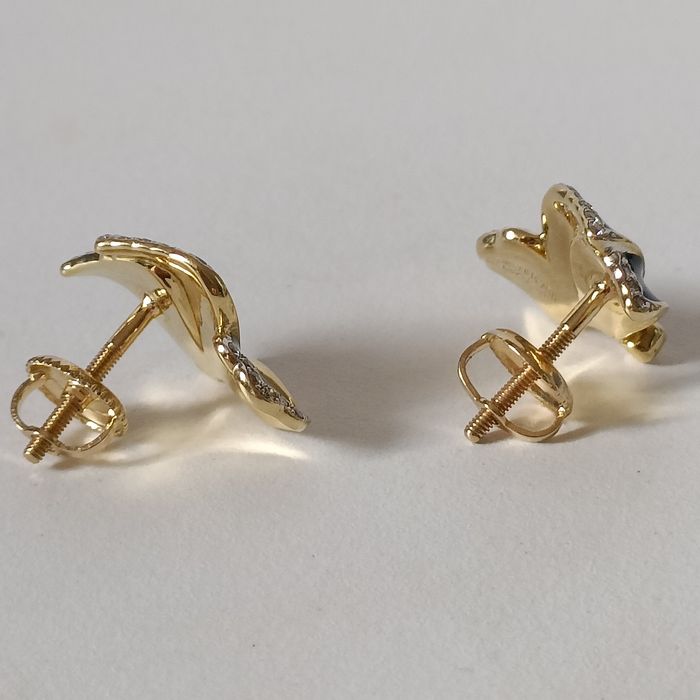 Złote kolczyki w kształcie Motyli