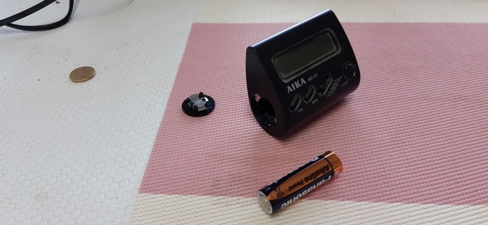 Despertador pequeno a pilha