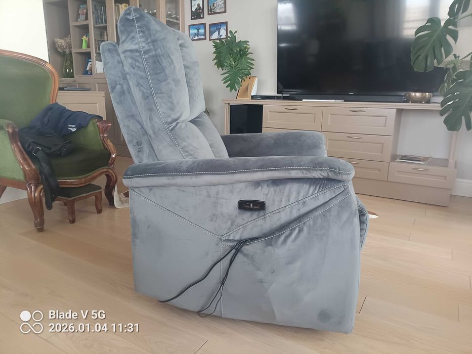 Fotel masujący elektryczny Neptun M szary Bluvel