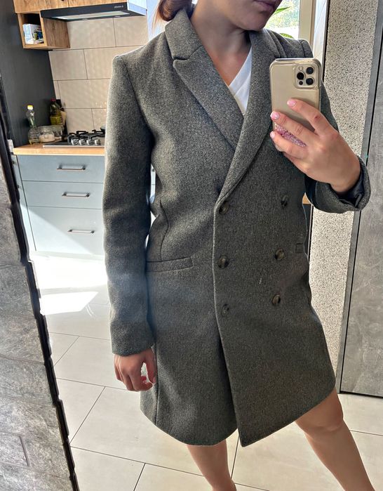 Сіре осіннє пальто