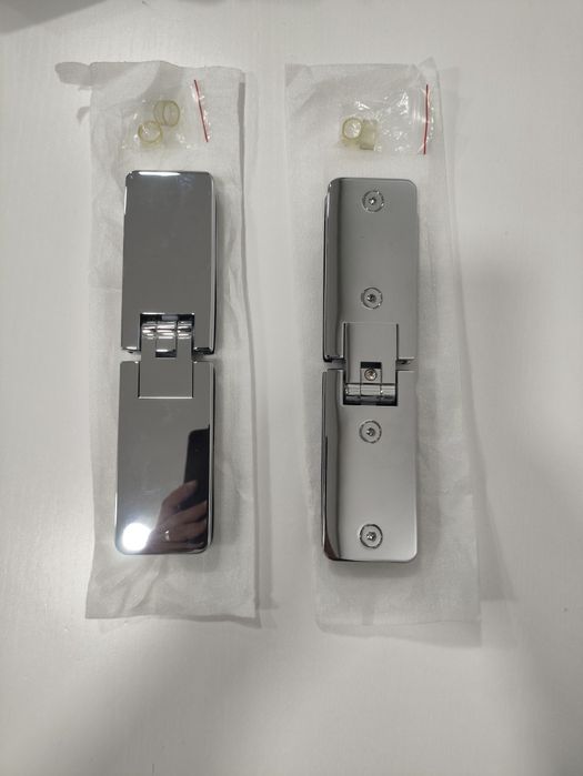 Par de dobradiças para portas de duche de batente 180°.