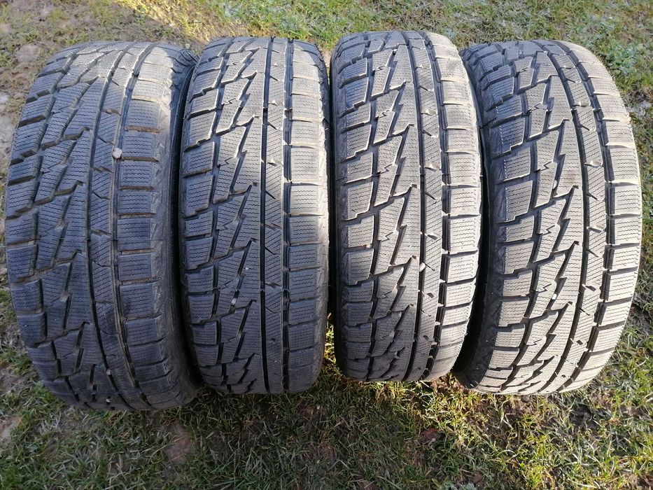 4 nowe opony zimowe 205/55/16H rok produkcji DOT 4425 OKAZJA.