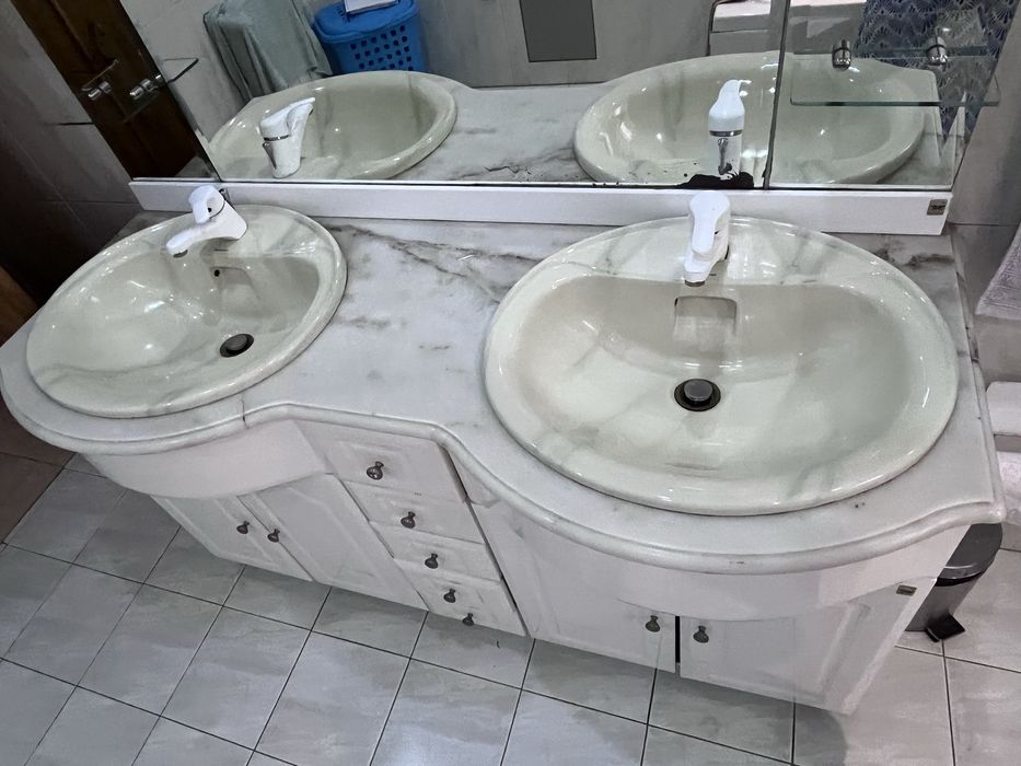 Conjunto completo de casa de banho Sanitana – Móvel duplo, sanita, bidé, banheira e resguardo