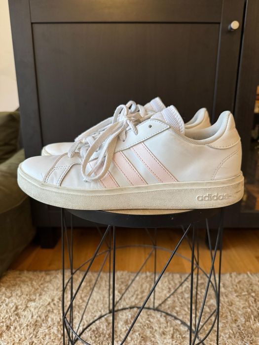Ténis Adidas de senhora
