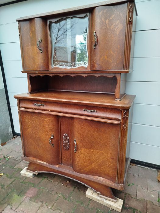 Stary kredens przedwojenny