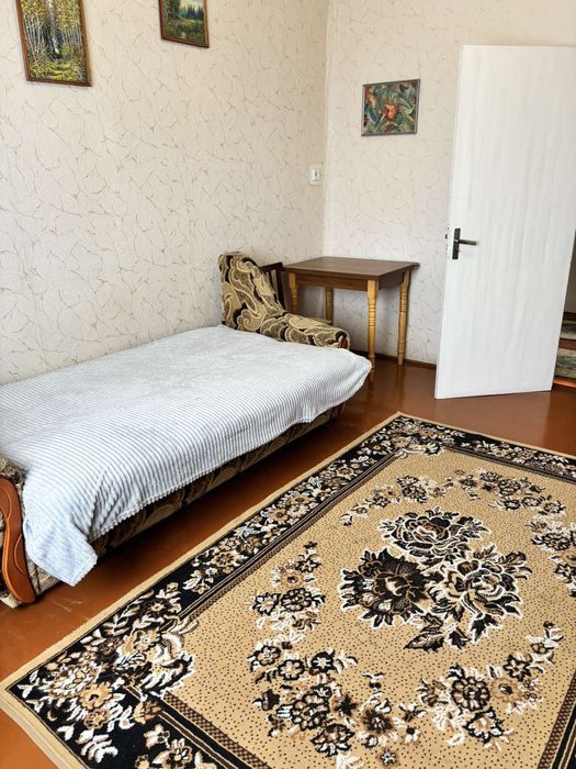 2х км будинок довгострокову ореду. Паркінг, автономне опалення