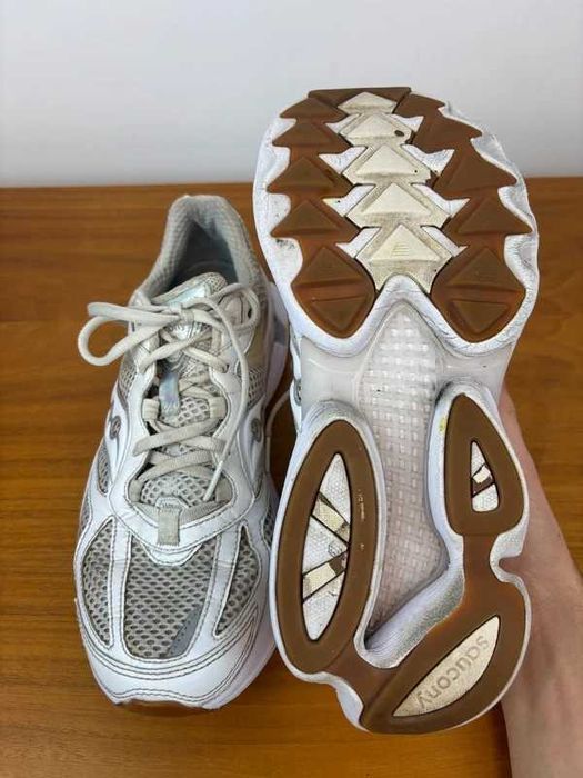 Buty Saucony ProGrid Omni 9 (Białe / Srebrne) – roz. 41