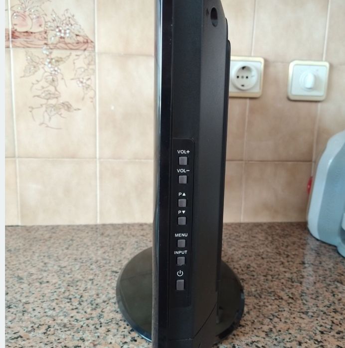 TV televisão monitor jogos PlayStation consolas DVDs casa quarto apartamento vivenda escritório gabinete carro cozinha.