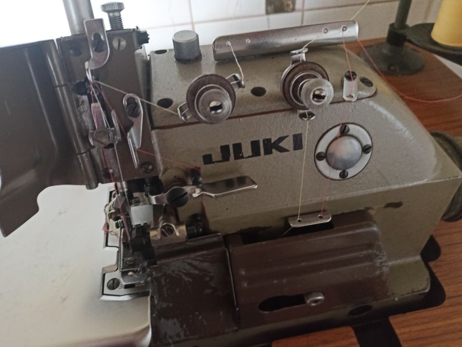 Przemysłowy owerlok pięcio nitkowy uki.