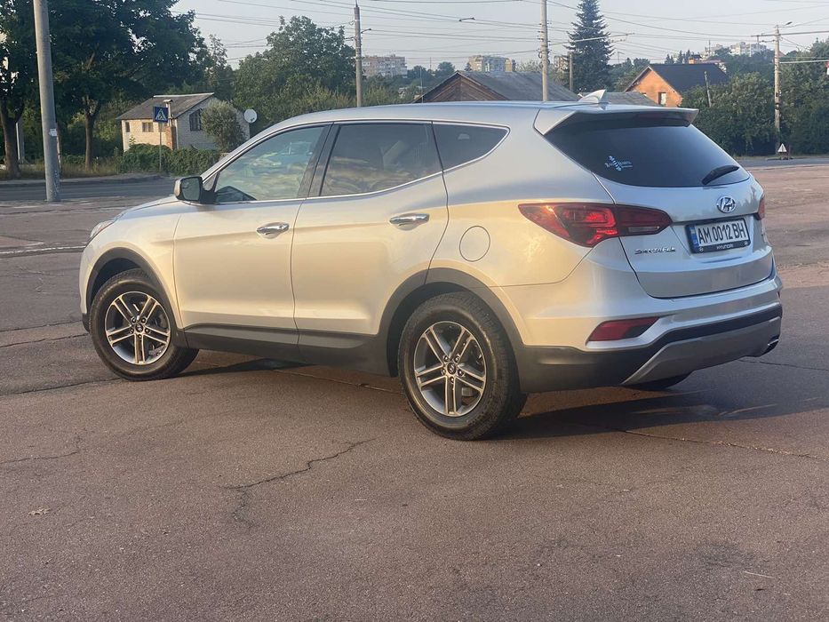 Продам Hyundai Santafe 2017 року