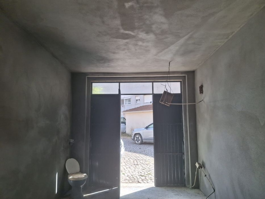 Garagem na Rua dos Lírios 34, Mem Martins