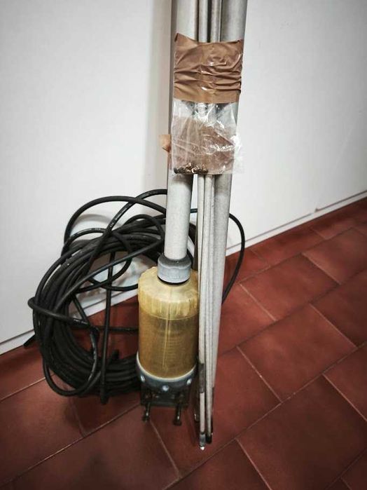 Vendo antena vertical de base para rádio na faixa da Banda do Cidadão (frequência de 27 MHz / 11 Metros).