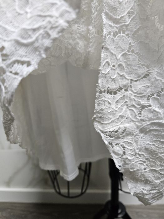 Vestido branco de renda estilo boho