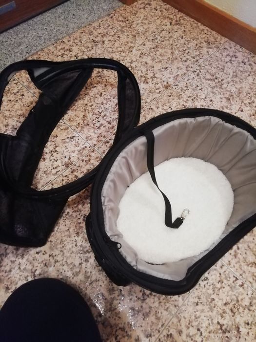 Transportadora com cama para animais de porte pequeno