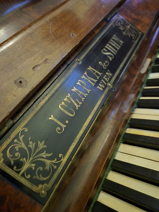 Pianino zabytkowe