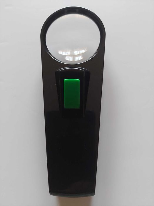 Lupa de mão com luz