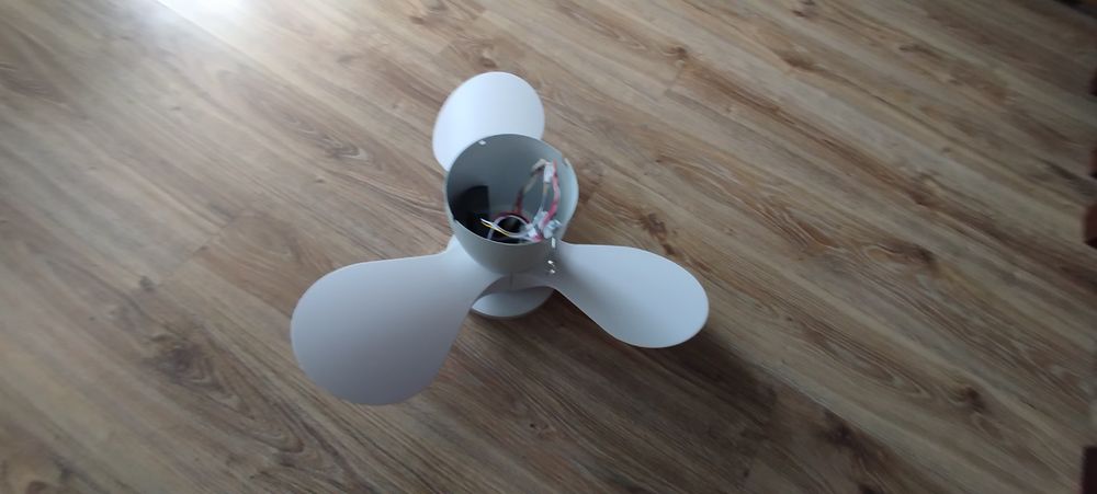 Żyrandol z wentylatorem sterowanym z pilota