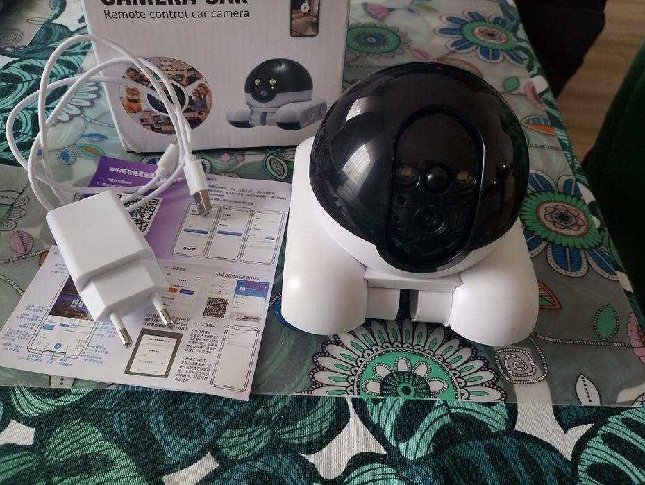 Robot kamera jeździ po domu