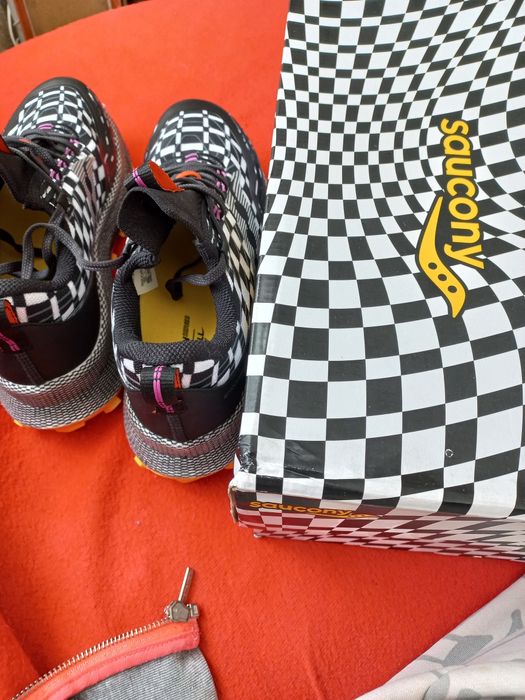 Продаются  кроссовки Saucony