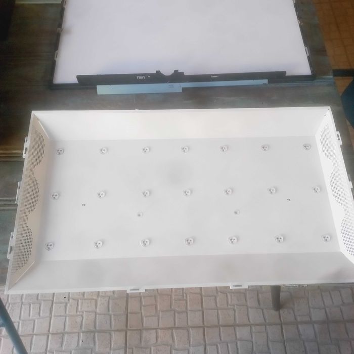 Tv led LG 32" ecrã partido . Vendo tambem às peças.