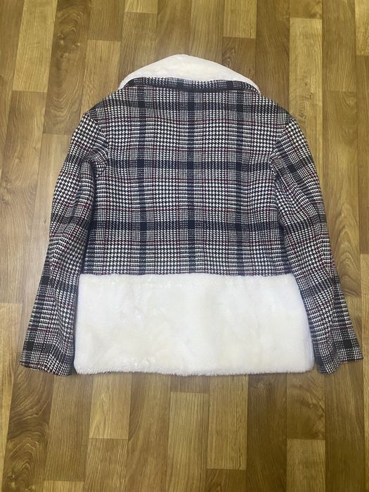 Укорочене пальто з елементами штучного хутра від бренду VOVK