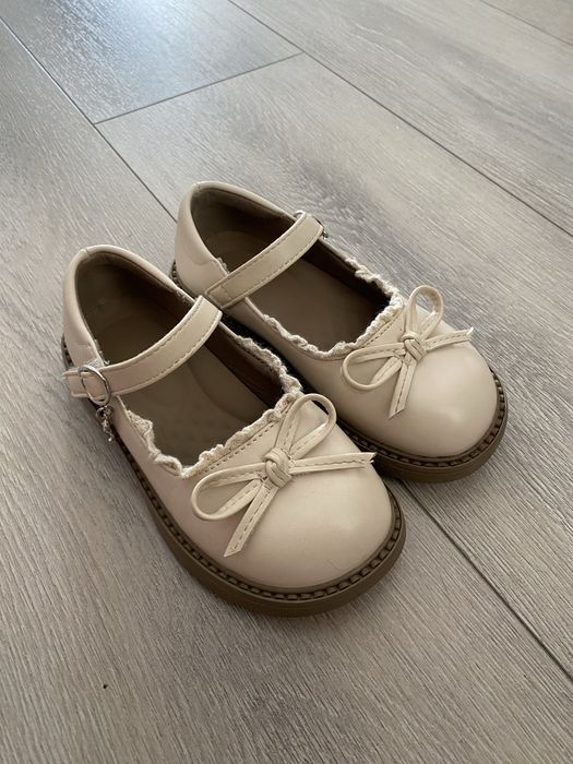 Шкіряні туфлі для дівчинки