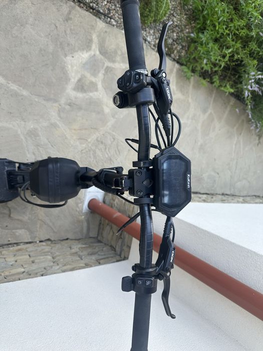 Sprzedam kukirin g2 master dodatkowa bateria hydrauliczne hamulce i dodatkowa bateria.