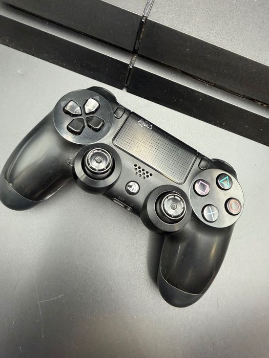 Konsola PS4 1 TB pad plus 6 gier
