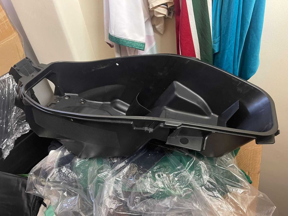 Baú de arrumação sob o assento Honda PCX 2014 a 2017