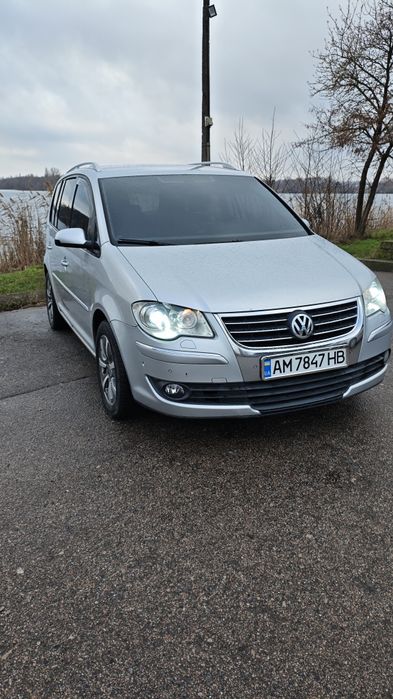 Фольксваген тоуран.