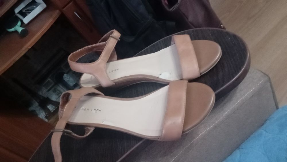 Босоніжки жіночі