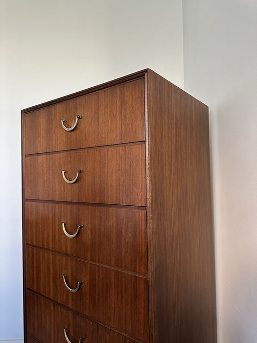 Comoda  design vintage em teca
