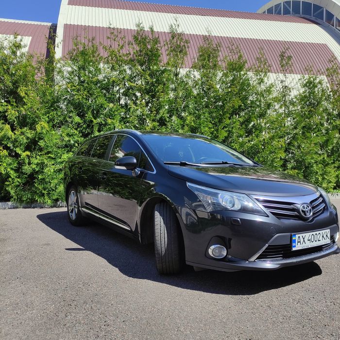 Toyota avensis . 2 л дизель 2014 г