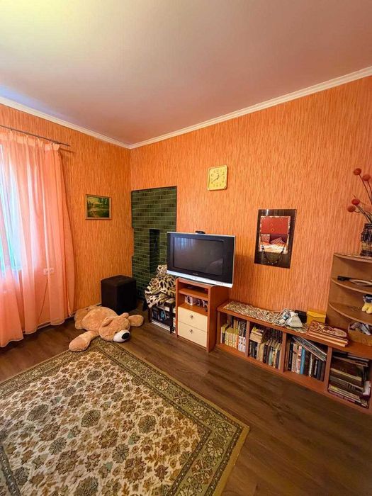 Продається 2-поверховий будинок, 200 м2, 47 соток, с. Гостролуччя