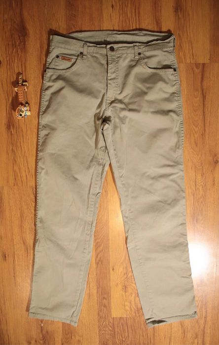 Spodnie Wrangler r. W34 L32 męskie beżowe długie bawełniane