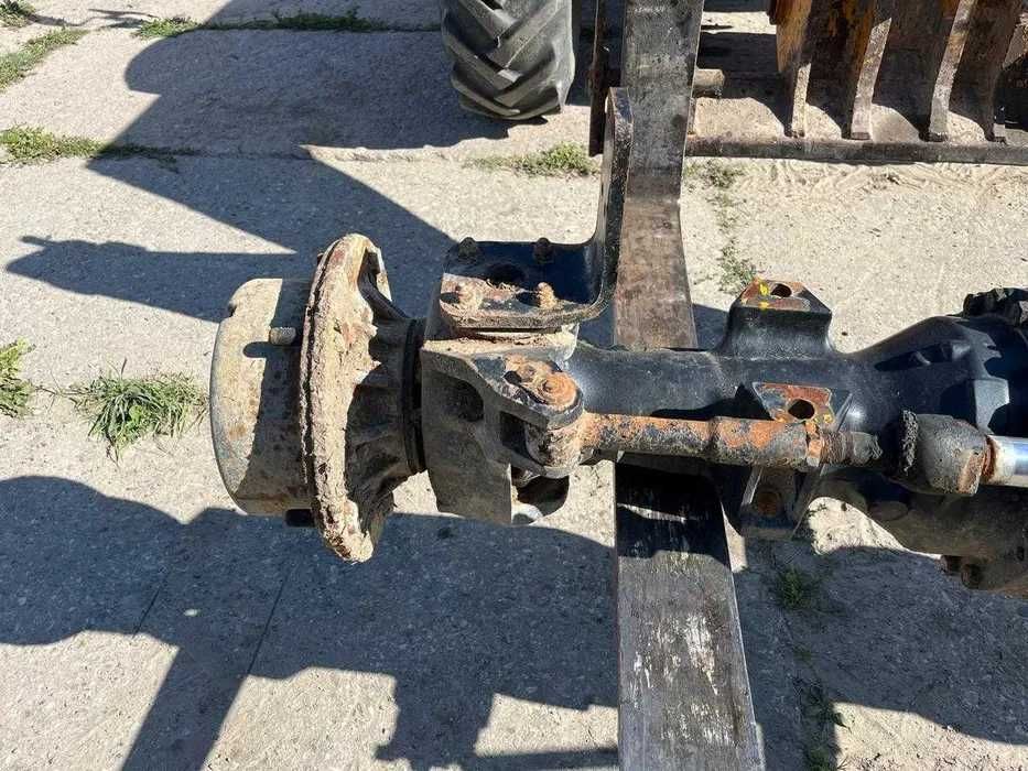zwolnica kompletna zwrotnica piasta JCB 531  526 542  535
