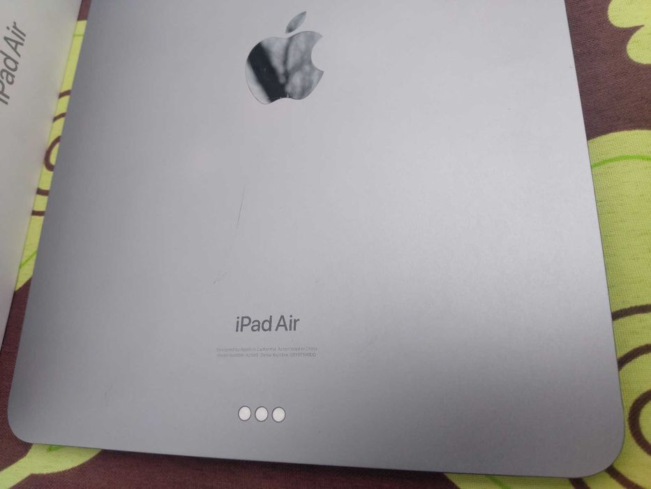 iPad Air 11 M2 128gb Сірий, 2 царапинки, майже новий, 135 перезарядів