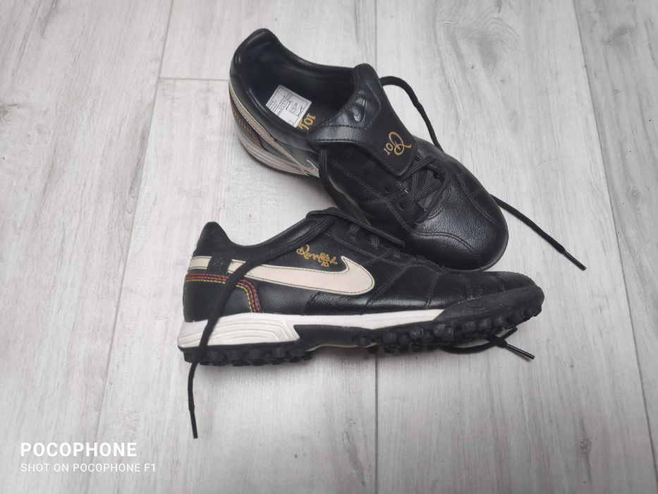 Czarne półbuty/adidasy/korki Nike, rozmiar 35,5