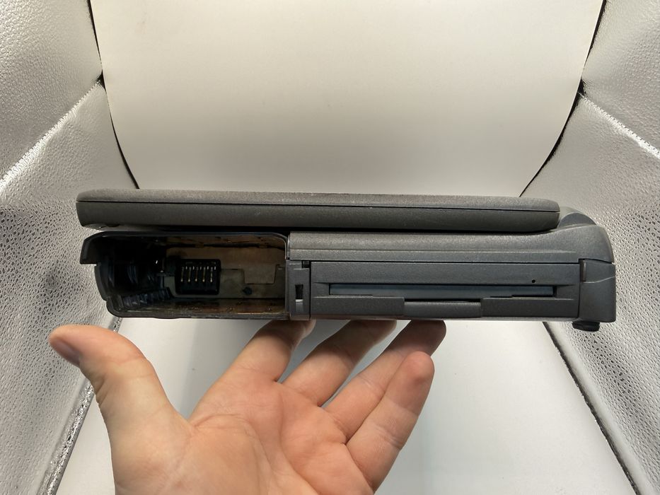 Apple Macintosh PowerBook 5300 retro laptop