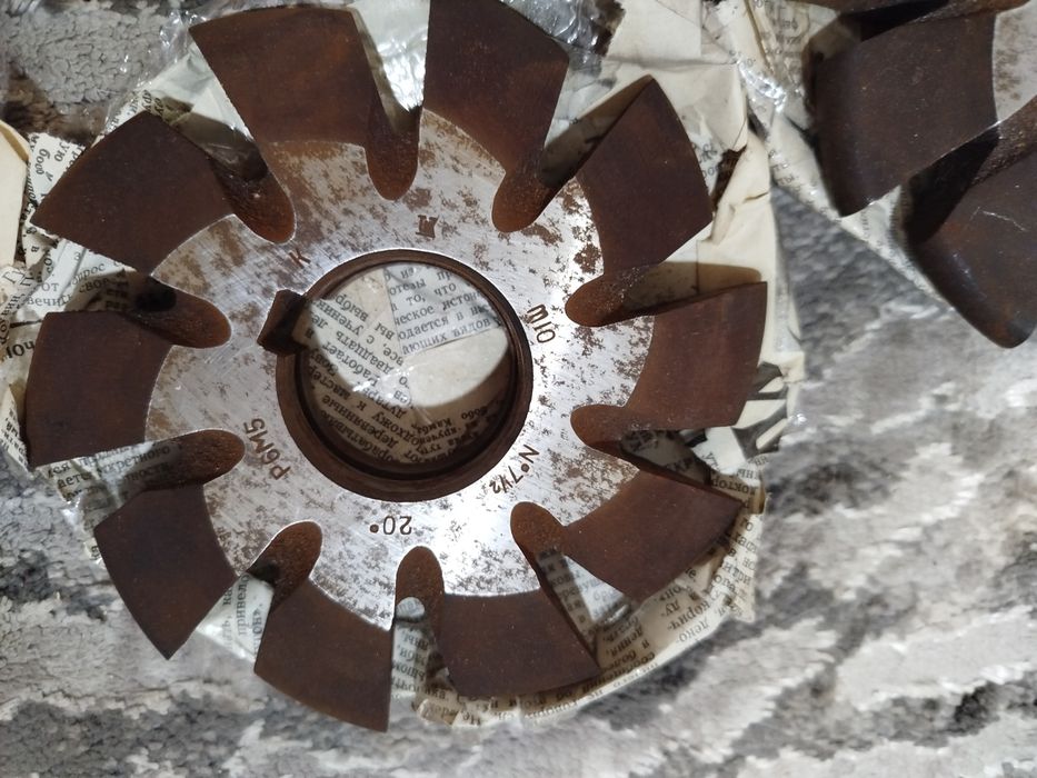 Продам фрези нові і свердла з конусним хвостовиком