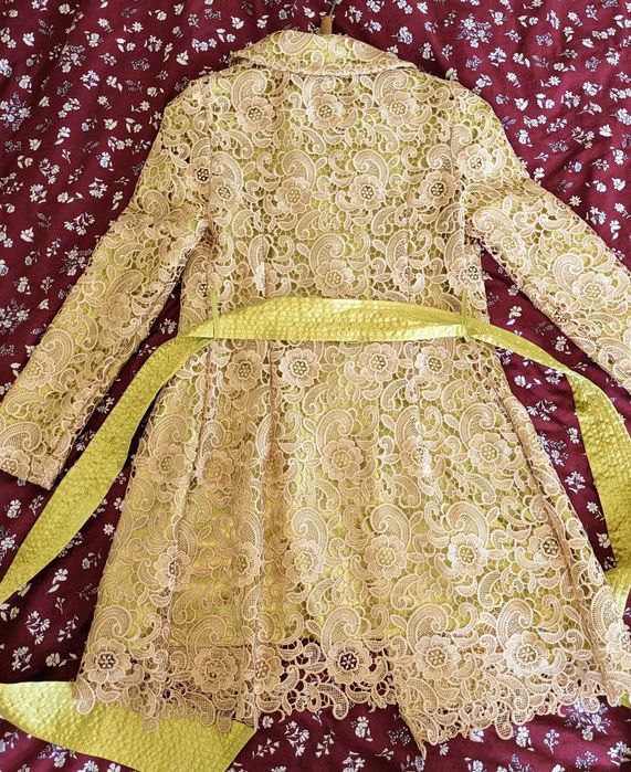 Пальто весняне мереживне гірчичного кольору