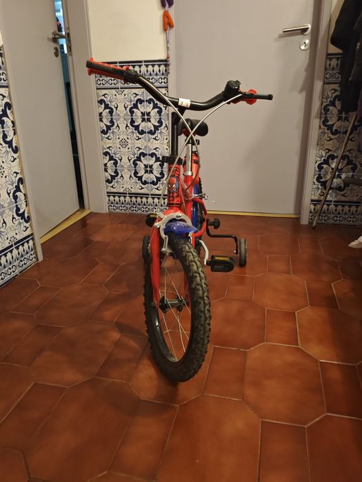 Bicicleta Infantil Homem-Aranha 16" com Rodinhas – Excelente Estado