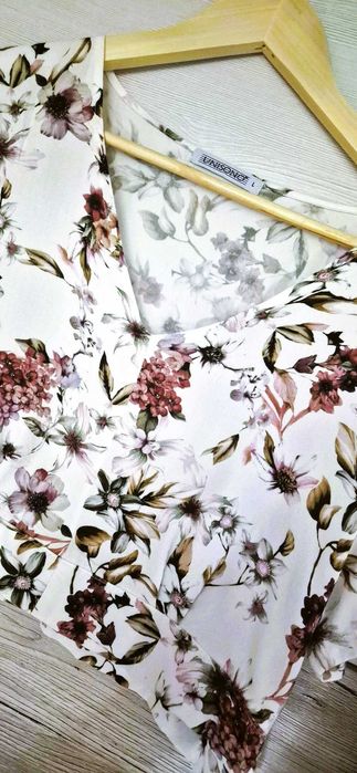 Zestaw top + spódniczka o pięknym kwiatowym fasonie