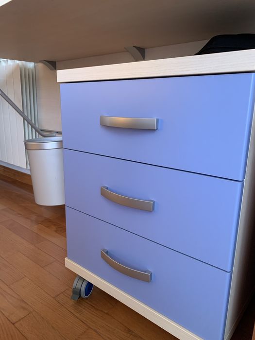 Secretária italiana de design + painel modular + modulo de gavetas + cadeira + acessórios