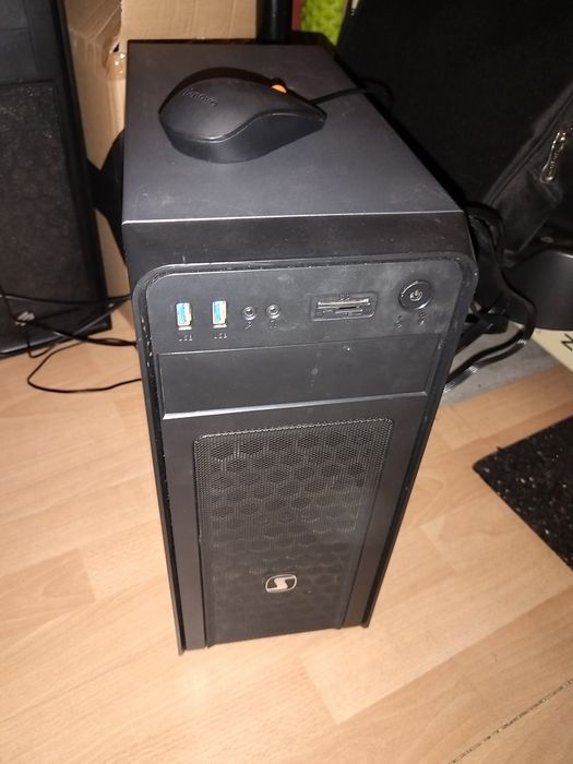 Intel i7 8700, 16 gb ram, SSD 500 gb, HDD 2TB