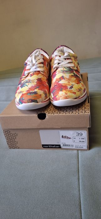 Płócienne półbuty damskie sznurowane letnie 39, Bata