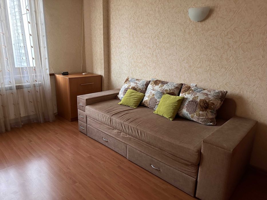 Квартира двокімнатна в Києві подобово