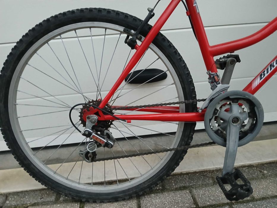 Bicicleta de senhora com cesto