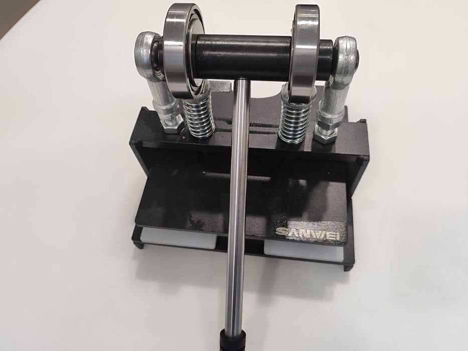 Професійна машина для різки накладок настільного тенісу | Megaspin